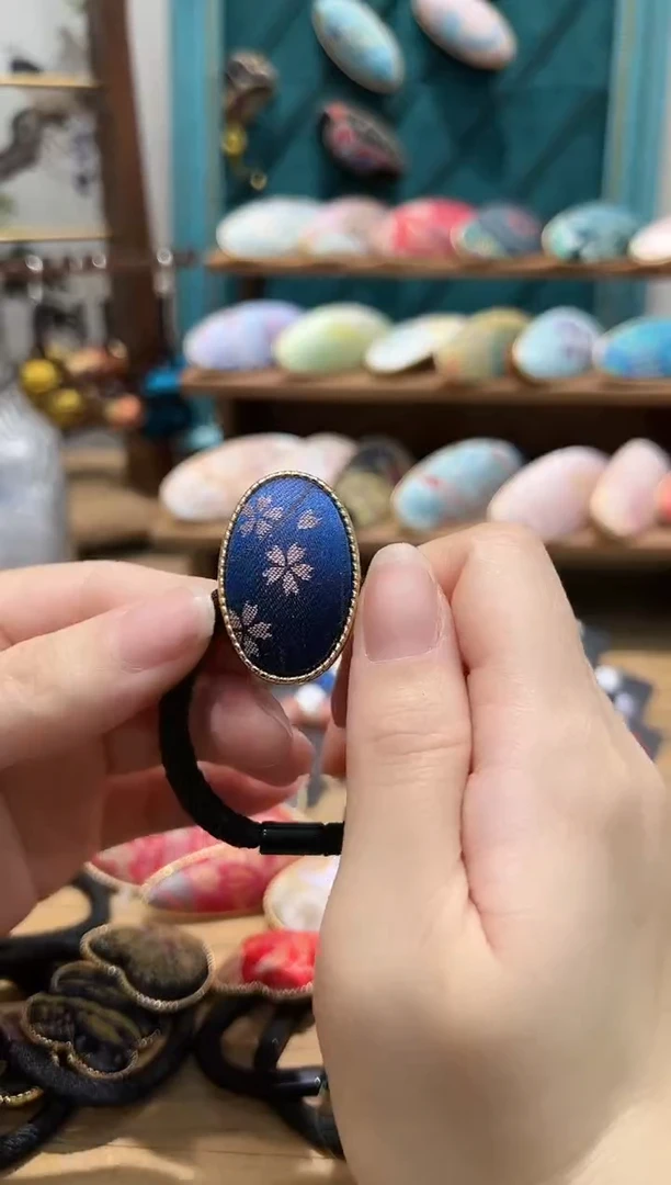 【闪购商品】【一物一拍专车】深蓝色花花椭圆发绳一个