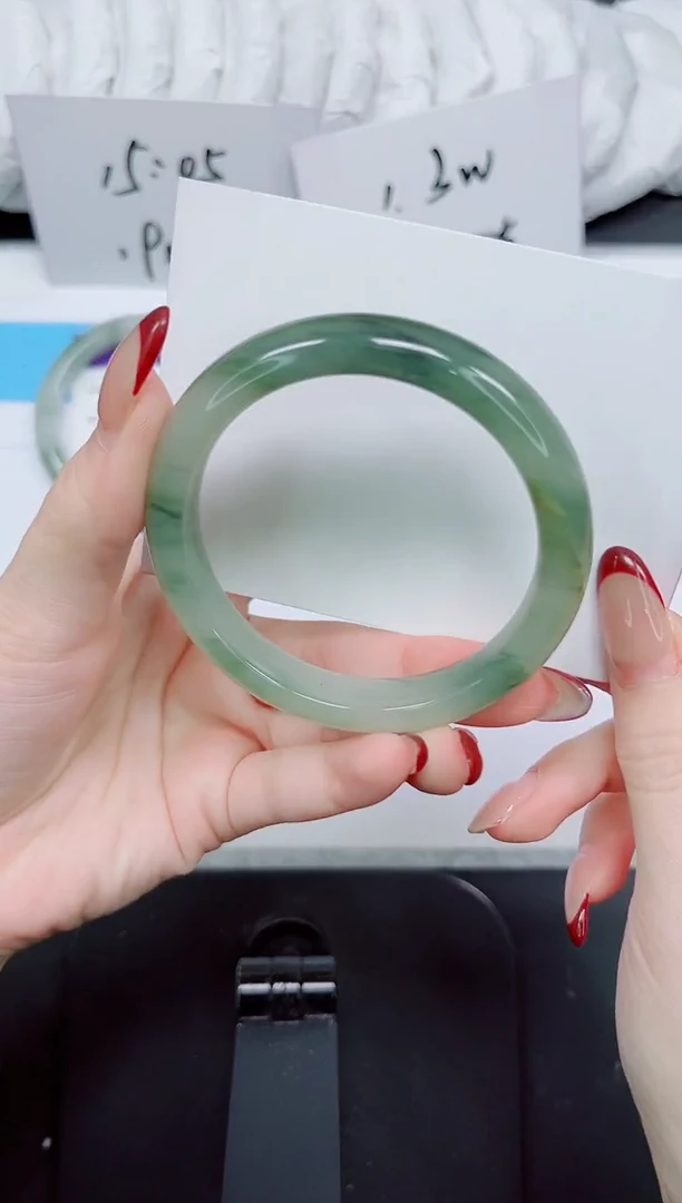 【闪购商品】石英质玉手镯未镶嵌111