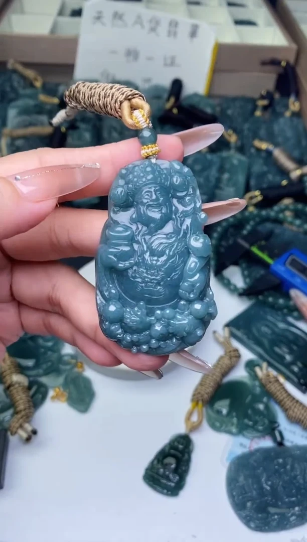 颈饰未镶嵌翡翠
