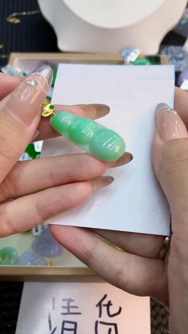 颈饰未镶嵌翡翠1