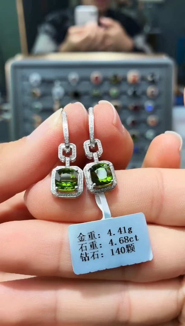 18K金镶嵌耳饰碧玺4.68配钻
