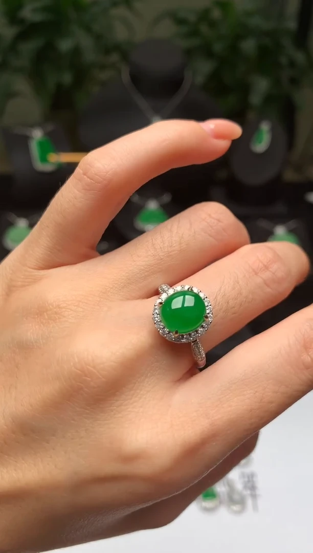 18K金镶嵌戒指翡翠戒指