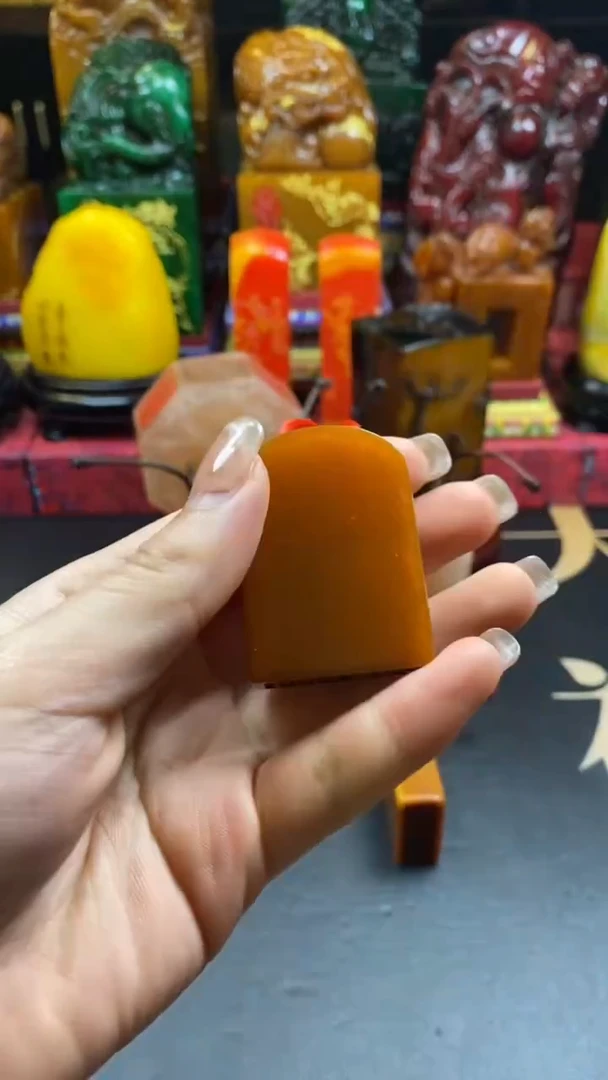 寿山石印石田黄小秤砣（随机发）