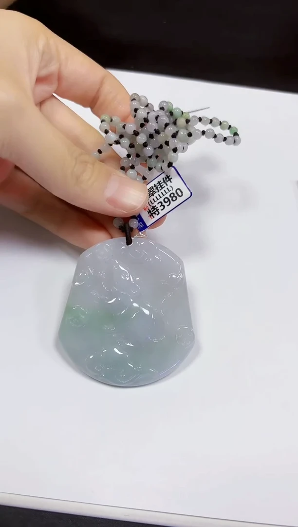 颈饰未镶嵌翡翠鼠