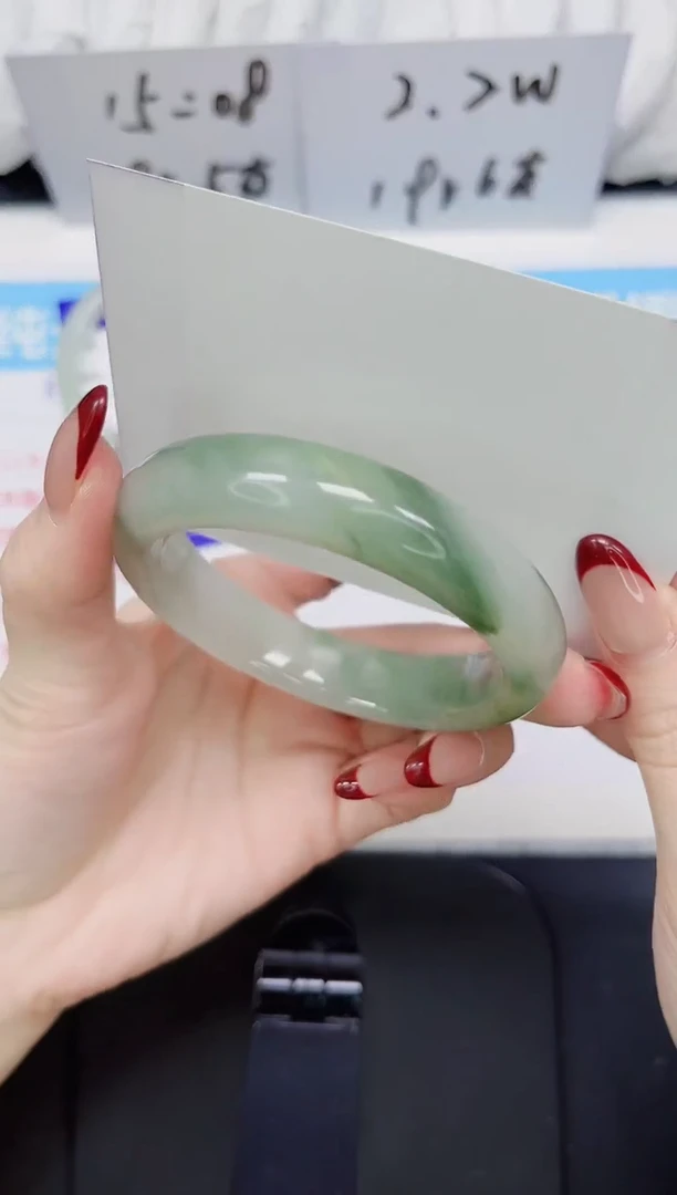 【闪购商品】石英质玉手镯未镶嵌115