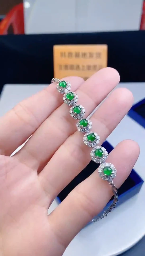 颈饰未镶嵌翡翠