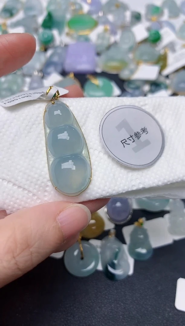 颈饰18K金镶嵌翡翠天然缅甸A货翡翠