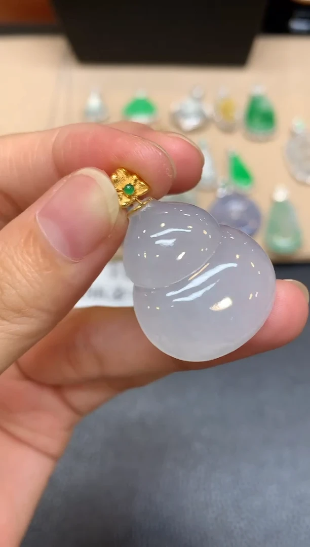 颈饰18K金镶嵌翡翠葫芦【无服务费