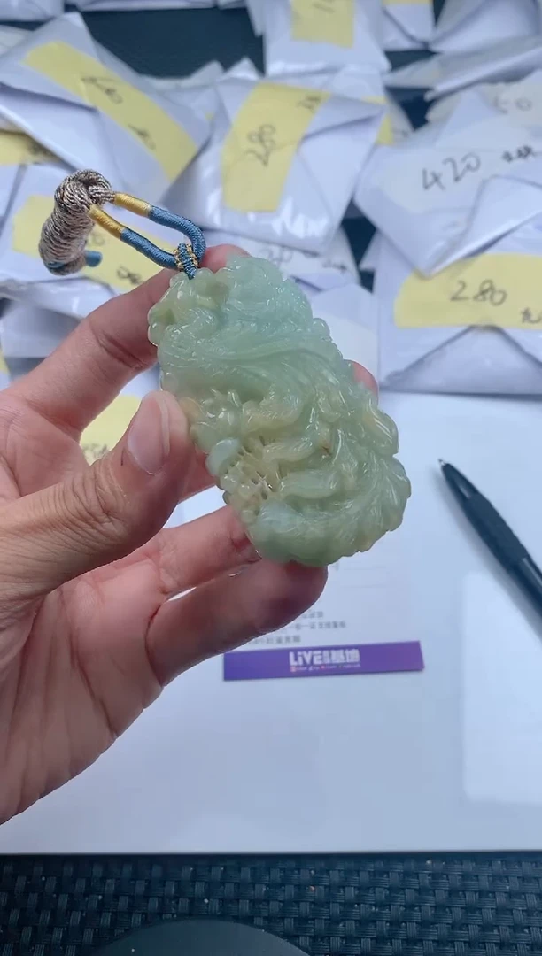 翡翠未镶嵌颈饰