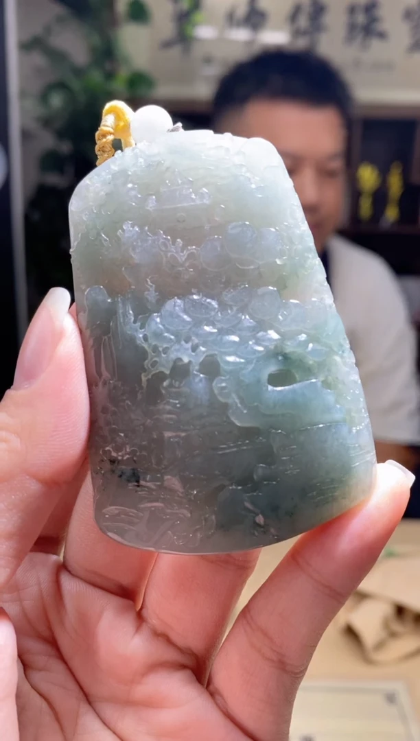 翡翠未镶嵌颈饰山水牌