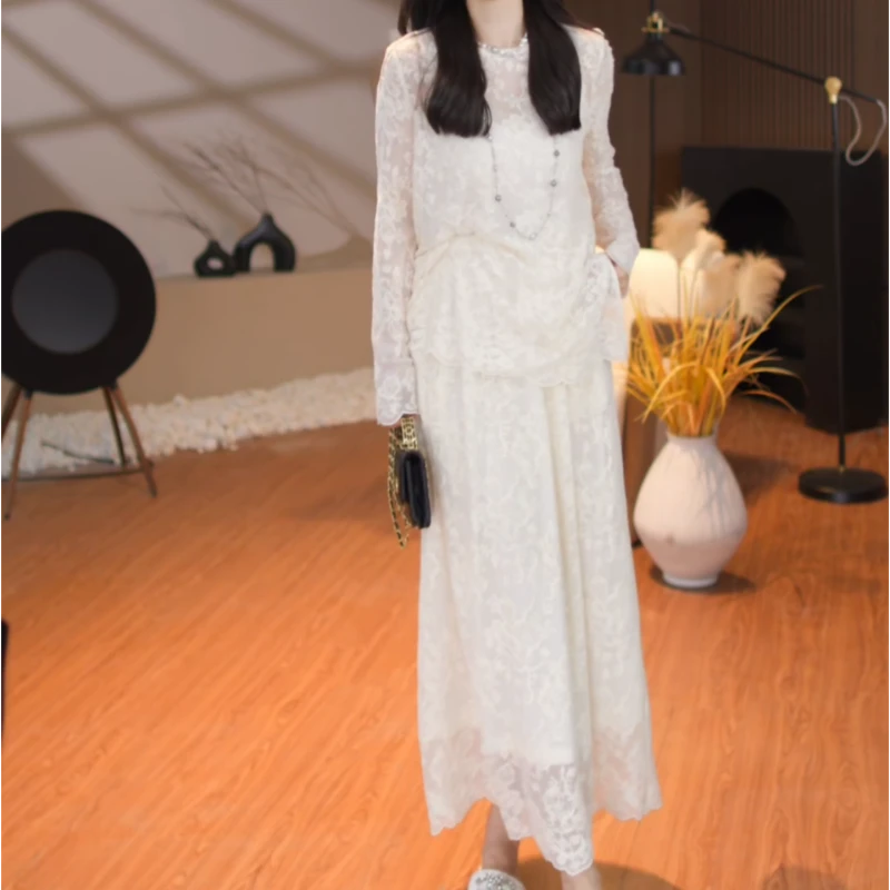 2025春季新款法式轻奢欧若风气质蕾丝上衣+中长裙套装LK2502128