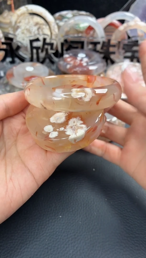 未镶嵌手镯（圆镯）石英质玉59