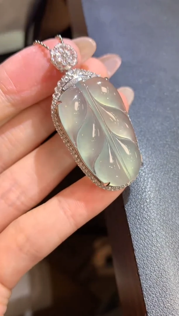 吊坠(不含链)18K金镶嵌翡翠40-叶子（不含链