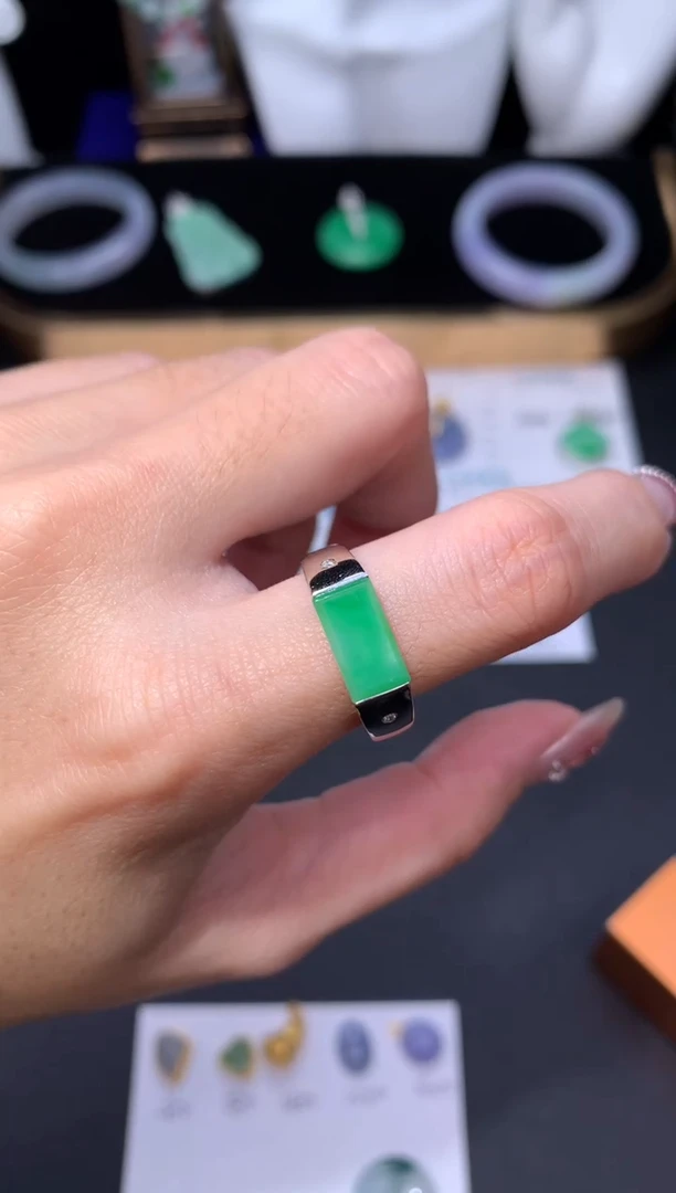 18K金镶嵌定制翡翠48小时鉴赏期 退货不扣服务费