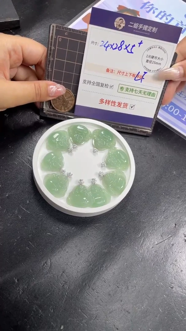 18K金镶嵌挂件翡翠冰晴绿佛公多样性发其一CP15配绳