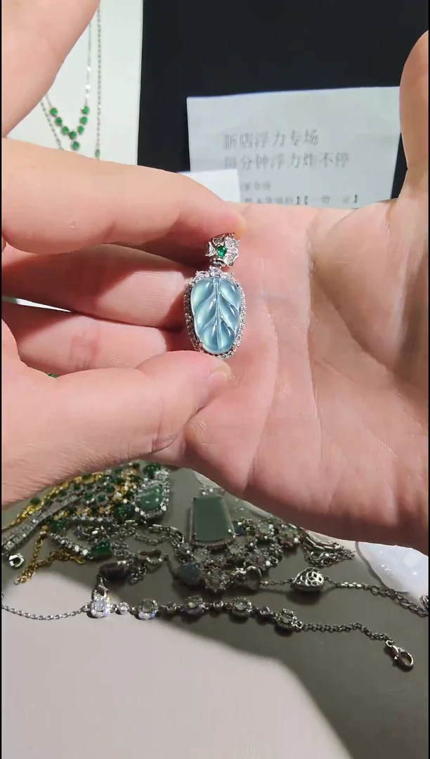 吊坠(赠链)未镶嵌翡翠翡翠高冰叶子吊坠