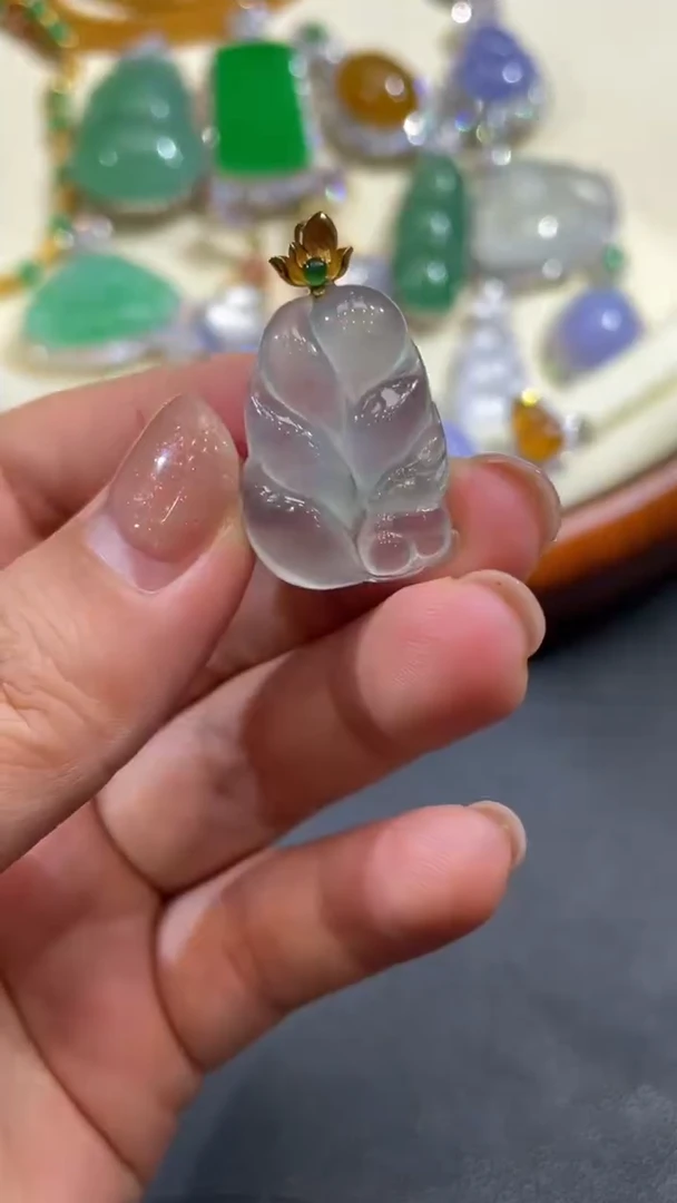 吊坠(不含链)18K金镶嵌翡翠34九尾狐吊坠