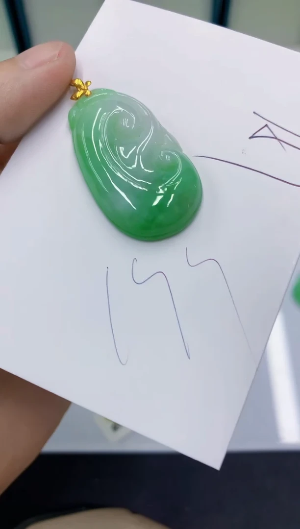 颈饰18K金镶嵌翡翠翡翠