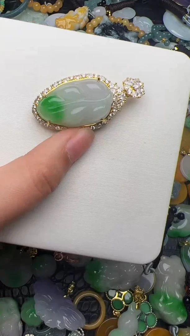 翡翠未镶嵌颈饰天然缅甸翡翠吊坠