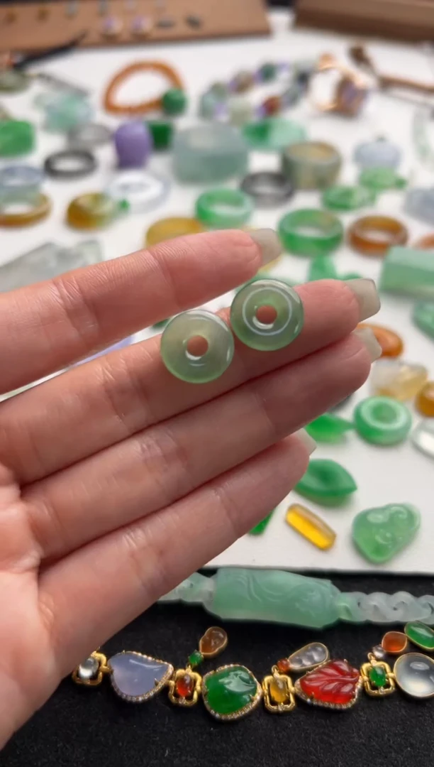 定制翡翠未镶嵌绿甜甜圈2500