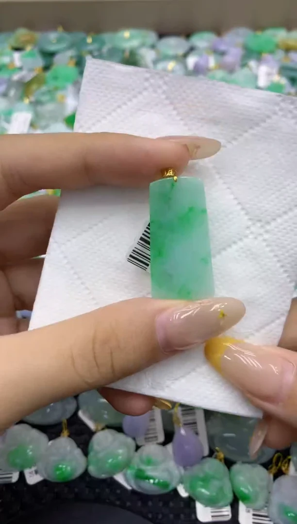 颈饰18K金镶嵌翡翠天然缅甸翡翠A货
