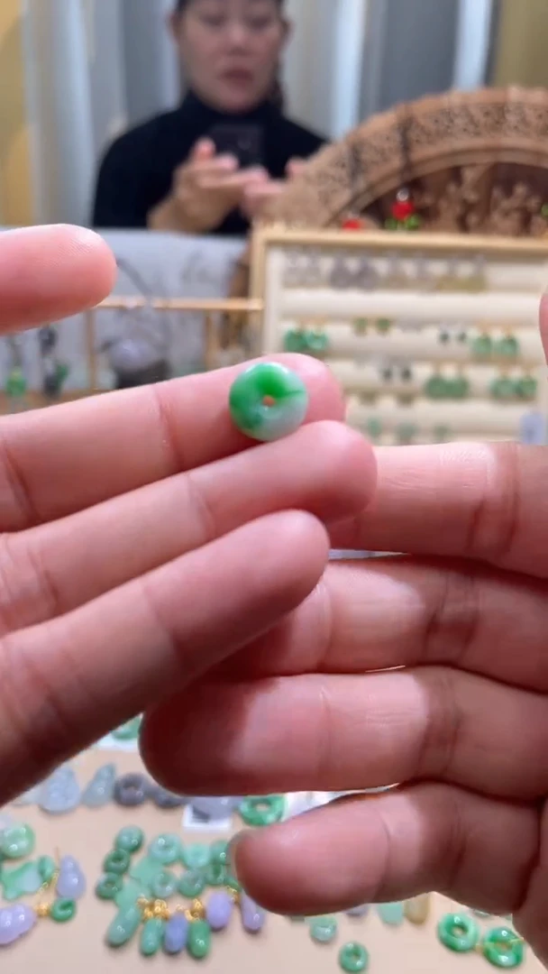 【闪购商品】翡翠颈饰未镶嵌平安扣