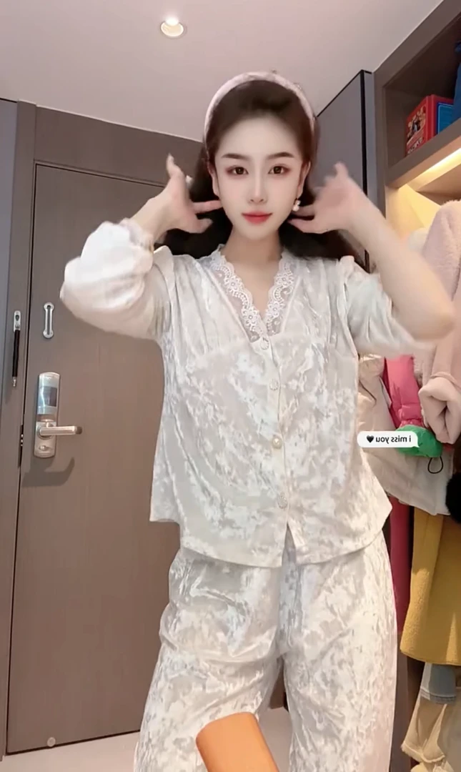 网红爆款2025年气质金丝绒拼接蕾丝长袖+长裤家居睡衣两件套套装