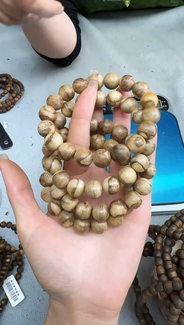 沉香手串1.2海南树心格圆珠单圈多样性发一