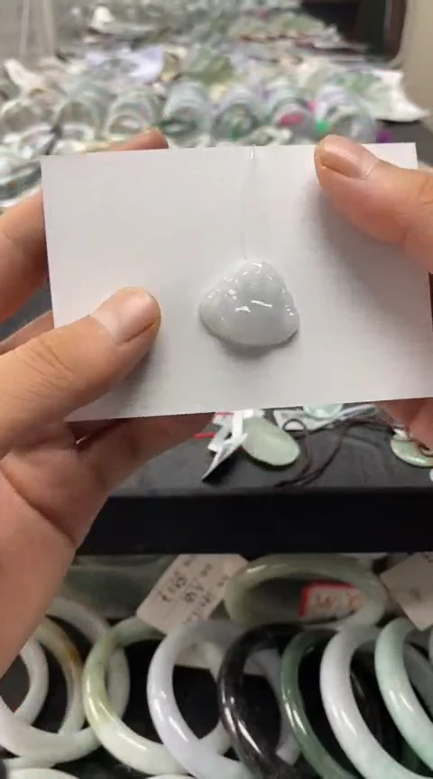 颈饰未镶嵌翡翠挂件