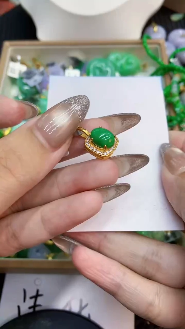 颈饰未镶嵌翡翠1