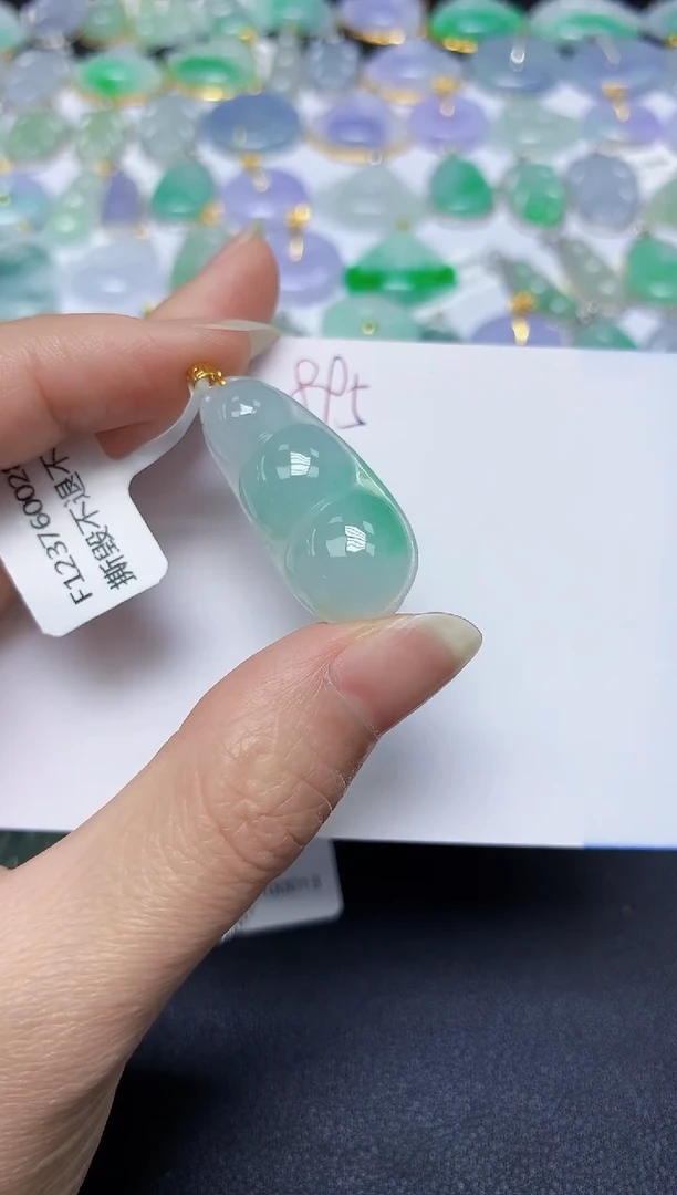 翡翠18K金镶嵌颈饰天然缅甸翡翠A货