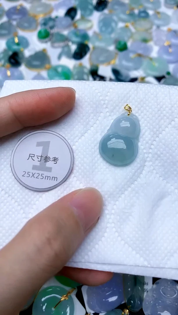 颈饰18K金镶嵌翡翠天然A货翡翠