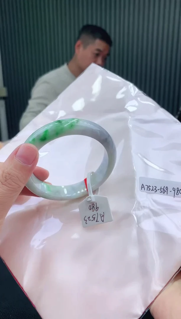 未镶嵌手镯翡翠56圈口