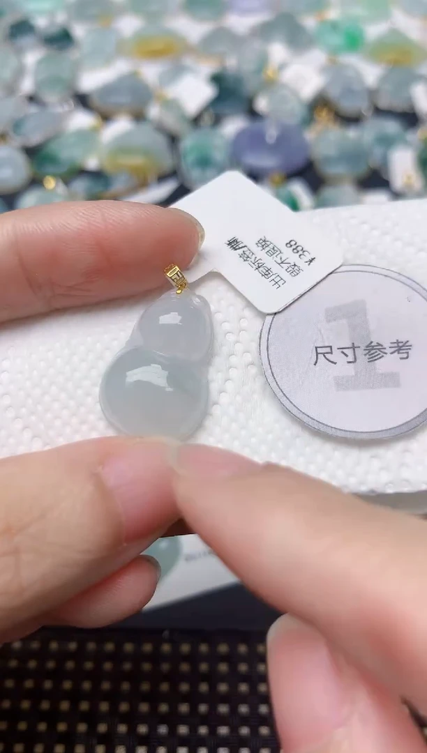 颈饰18K金镶嵌翡翠天然缅甸A货翡翠