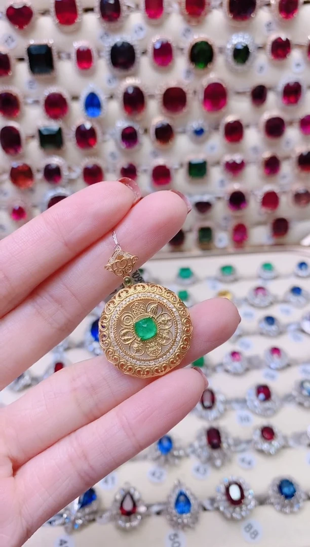 18K金镶嵌吊坠祖母绿慕*1