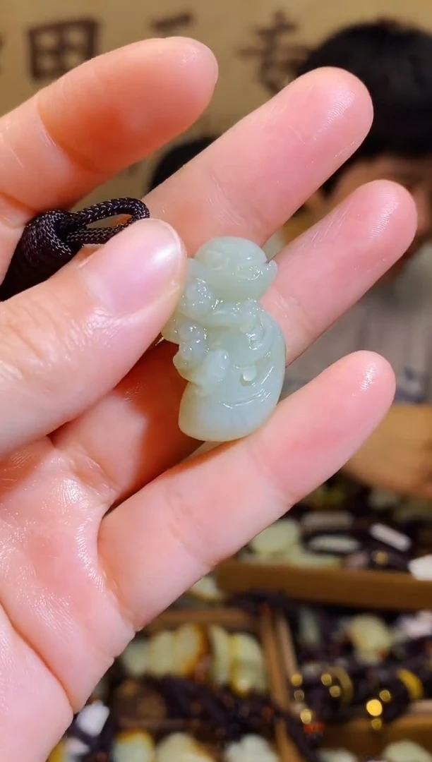 和田玉未镶嵌颈饰1