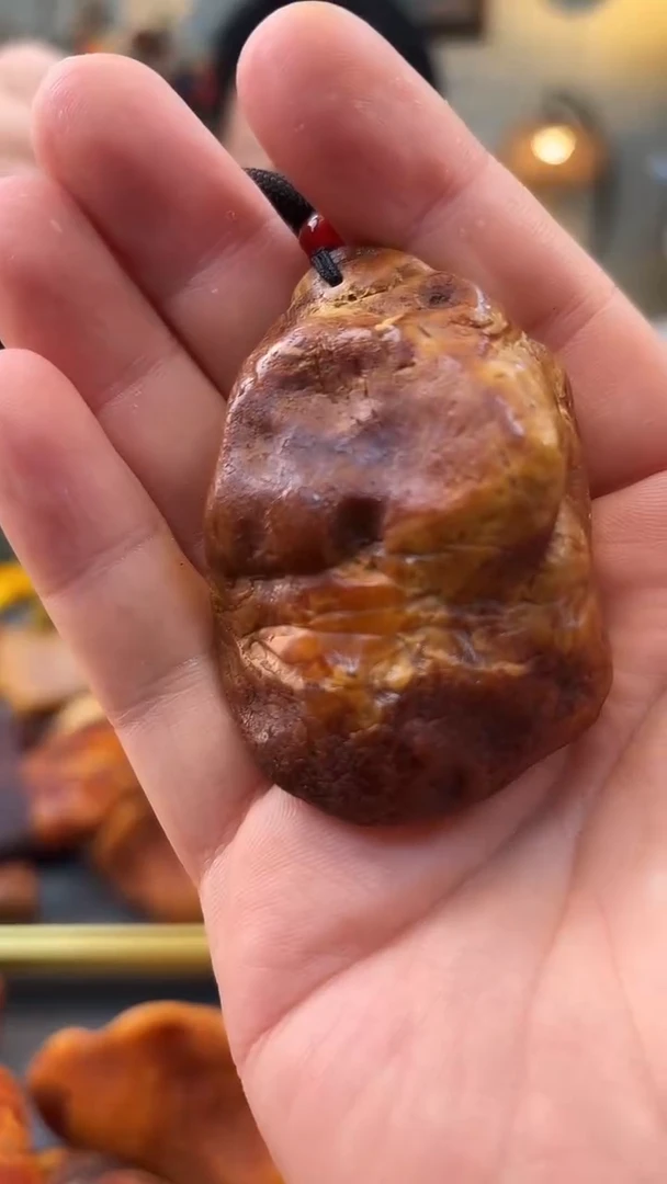 未镶嵌颈饰琥珀挂件