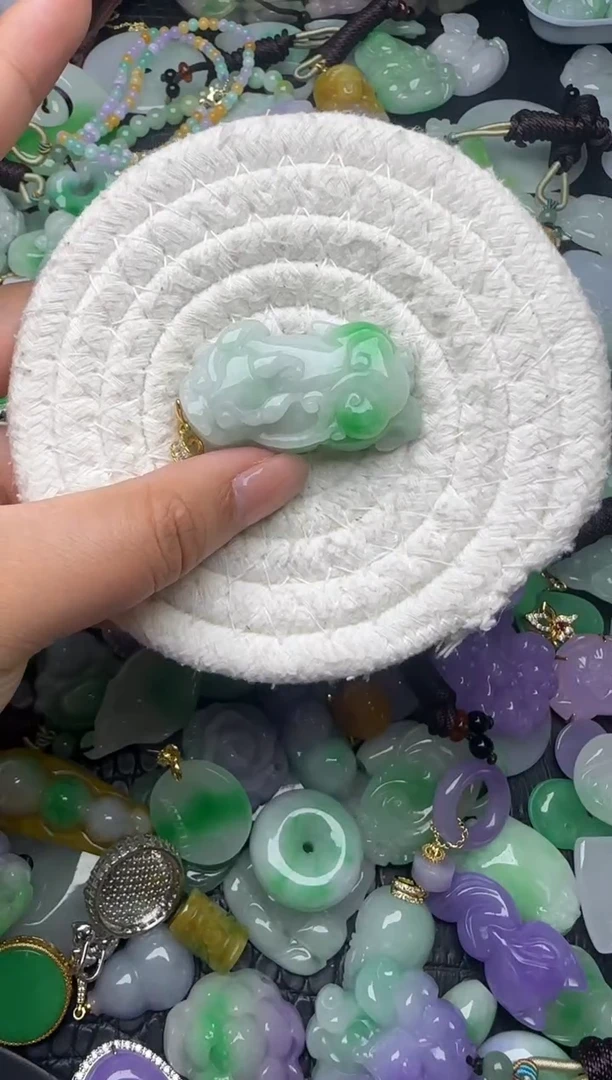 颈饰未镶嵌翡翠缅甸翡翠吊坠