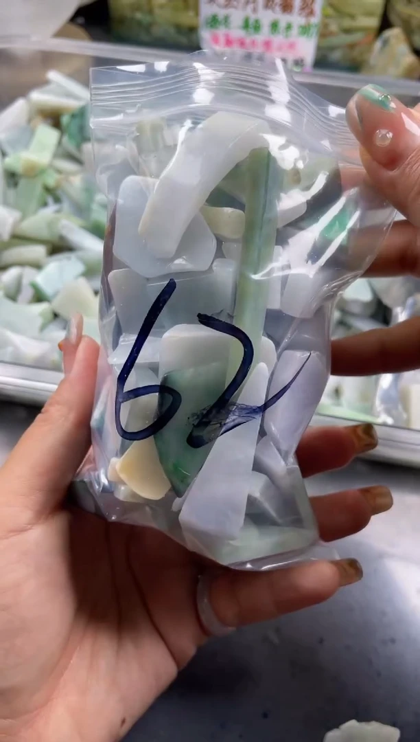 配石翡翠天然翡翠中号500克62