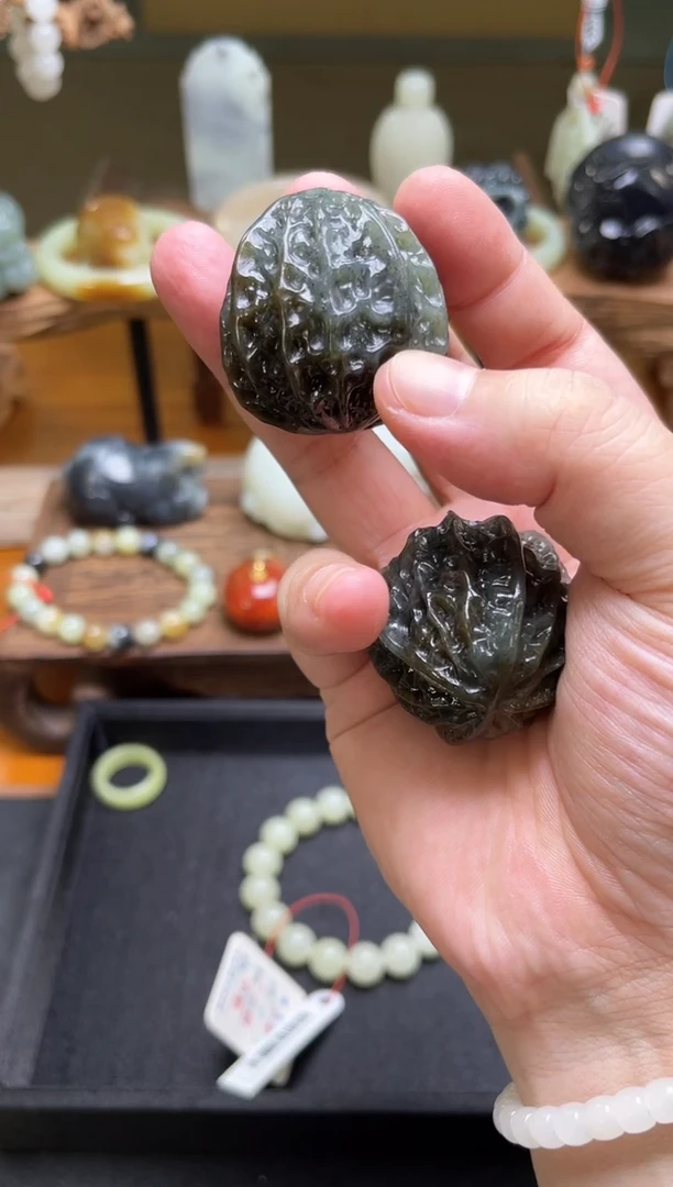 和田玉未镶嵌把件且末吐拉牧场带糖 核桃一对9010622