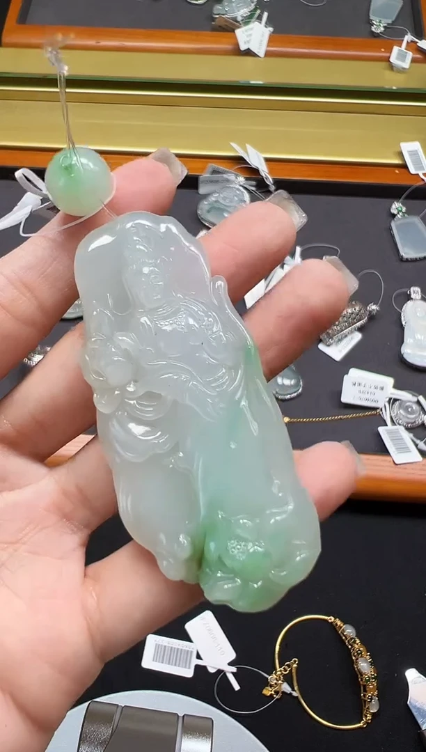 翡翠18K金镶嵌颈饰DFZ0606-285