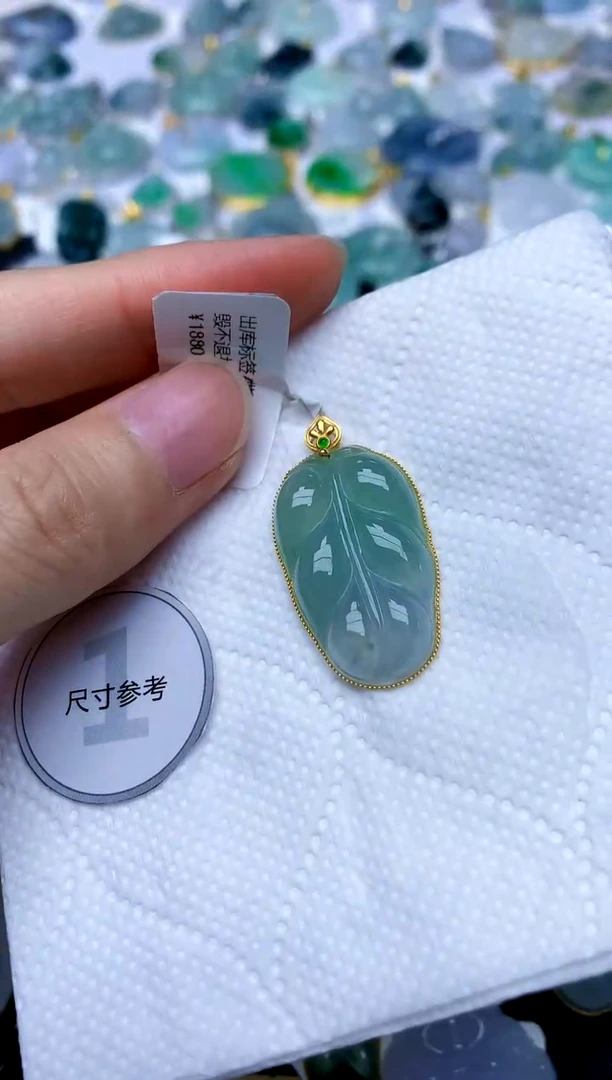 颈饰18K金镶嵌翡翠天然A货翡翠