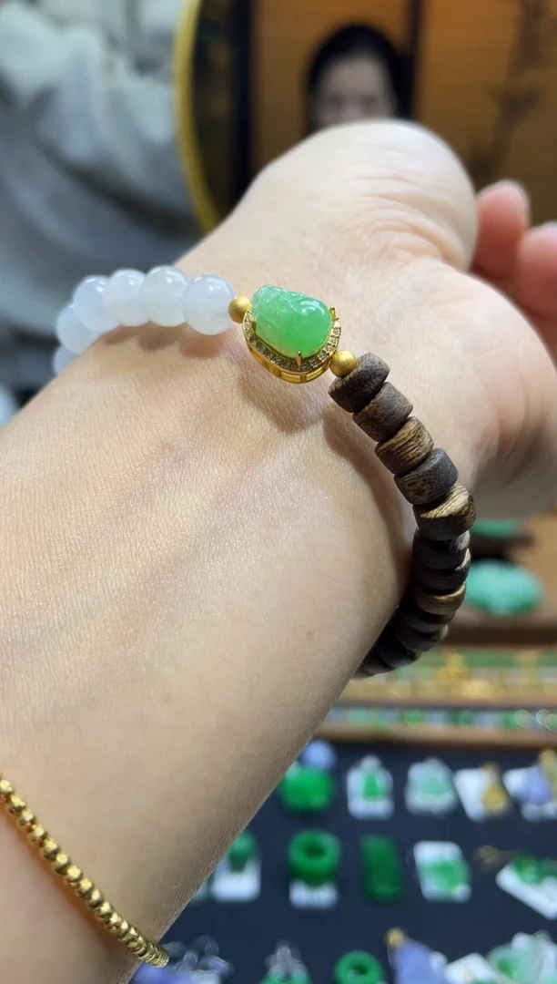 颈饰未镶嵌翡翠手串