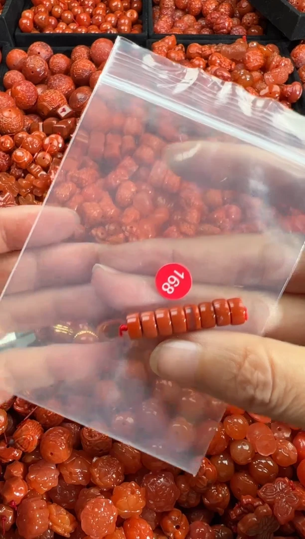 南红玛瑙未镶嵌颈饰1