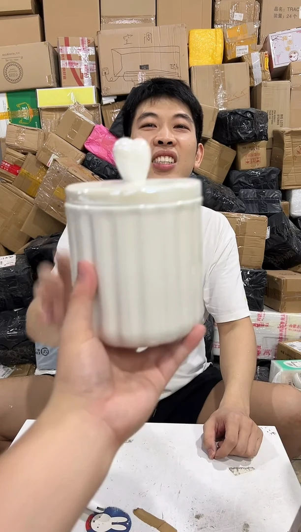 瓷片白色电镀罐子