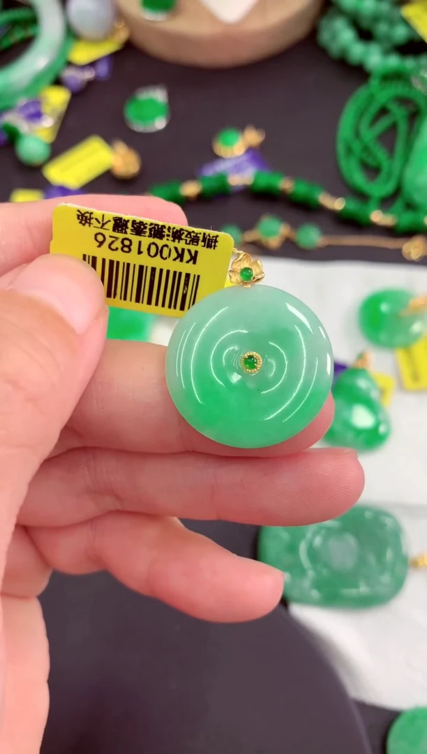 颈饰18K金镶嵌翡翠挂件