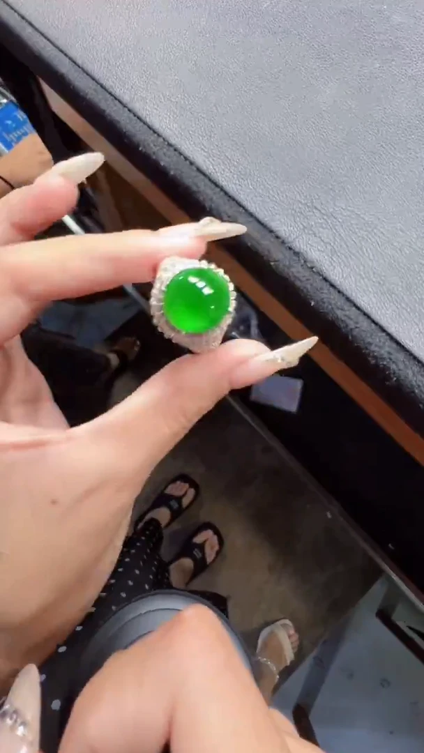 未镶嵌定制翡翠翡翠A货有轻微色差属于正常现象，蛋面多样性发货1