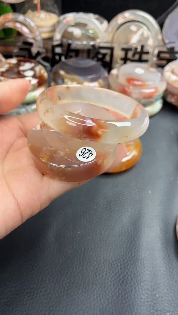 未镶嵌手镯（圆镯）石英质玉53
