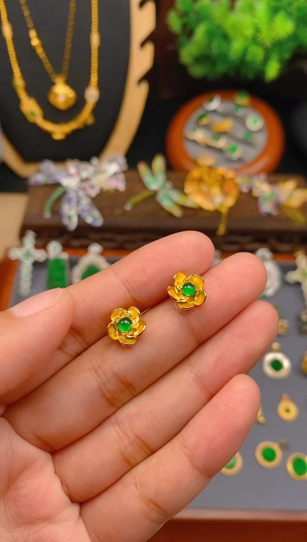 【闪购商品】翡翠耳饰银S925镶嵌花花耳钉