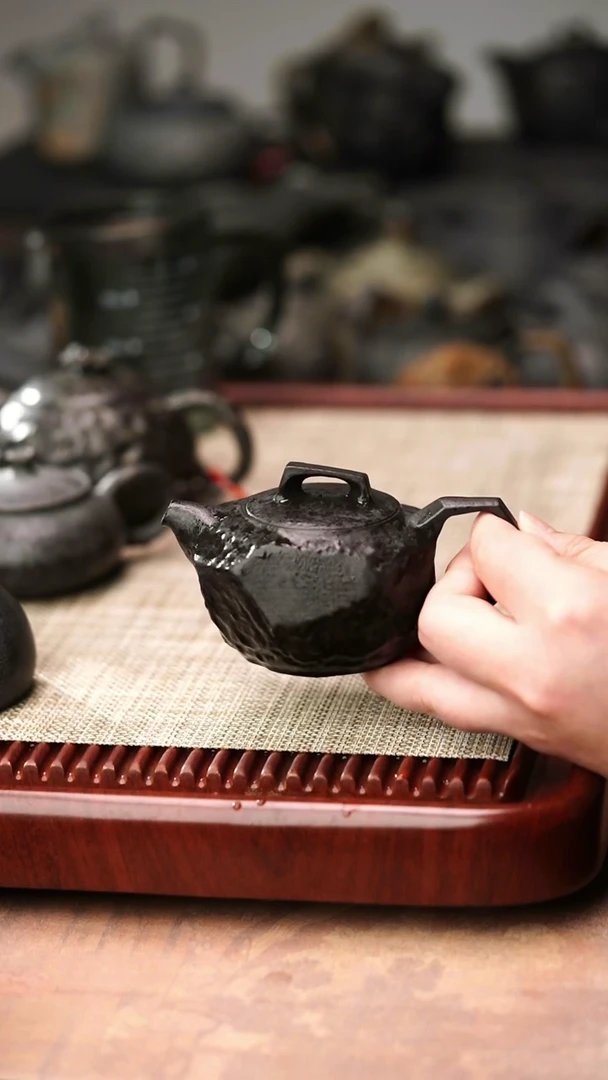 归玉堂冰碛岩重工雕刻透光几何壶200cc